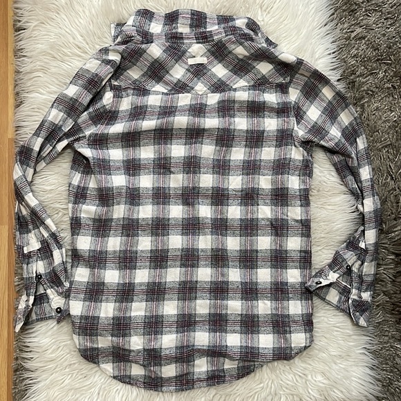 Woman’s ROOTS flannel - Picture 7 of 7